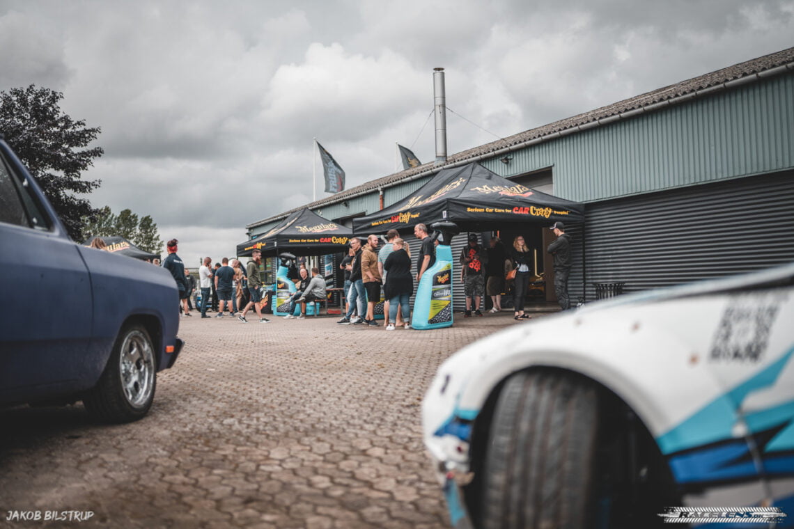 Cars & Coffee, Racelens